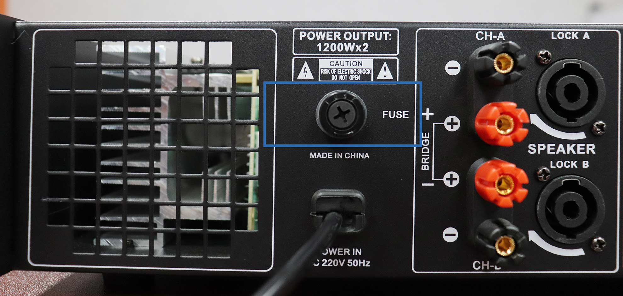 Professional audio amplifier for karaoke and entertainment venues Professional audio amplifier for karaoke and entertainment venues