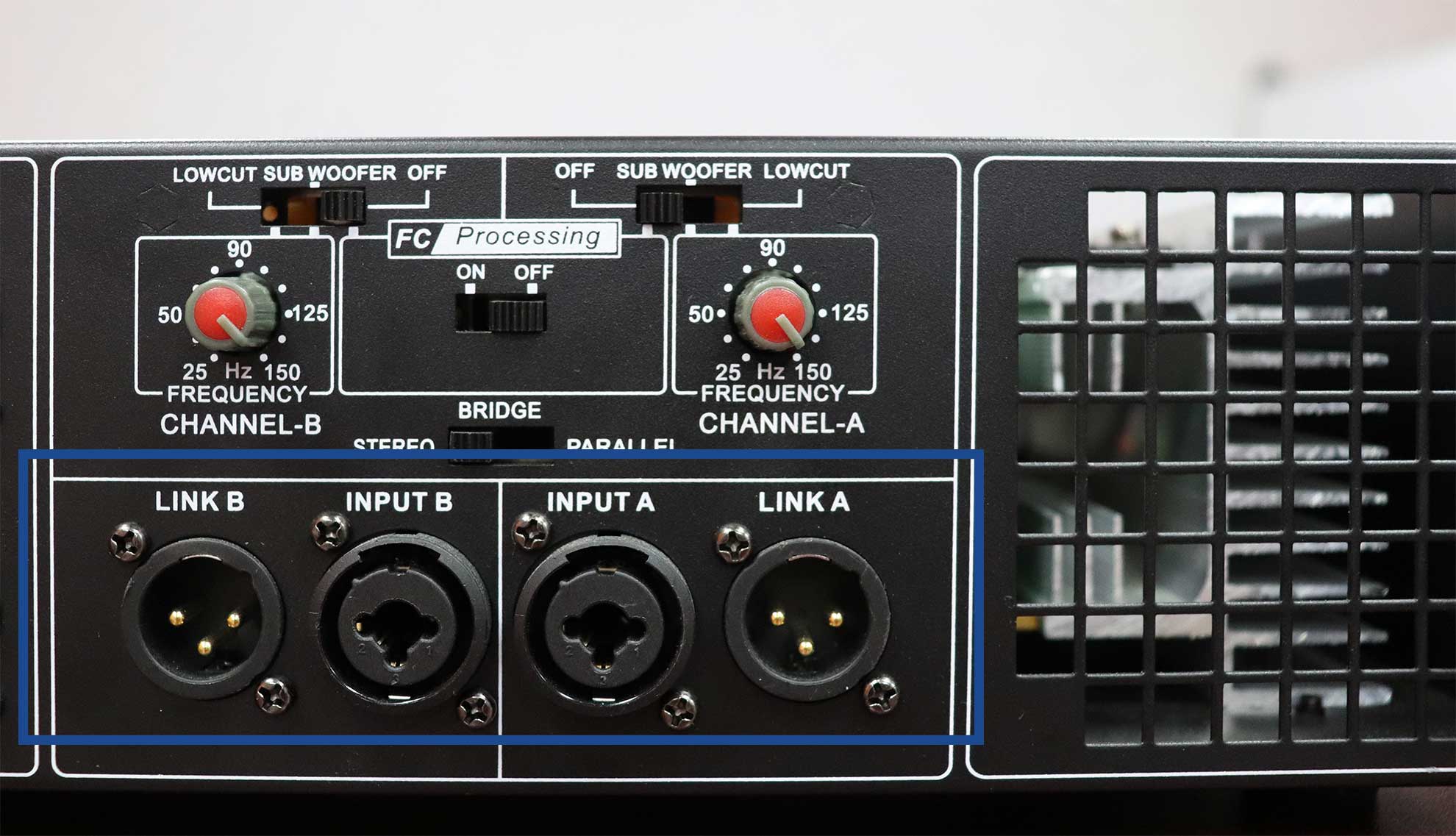 Audio power amplifier for stage and live performance sound Audio power amplifier for stage and live performance sound